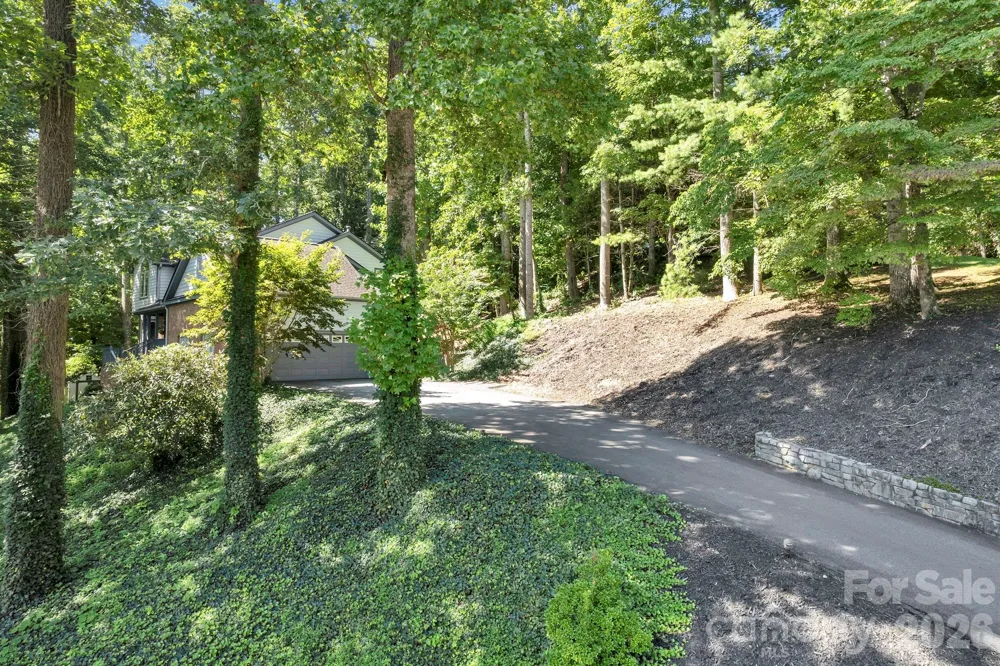 25 Weston Heights Drive Asheville, NC 28803
