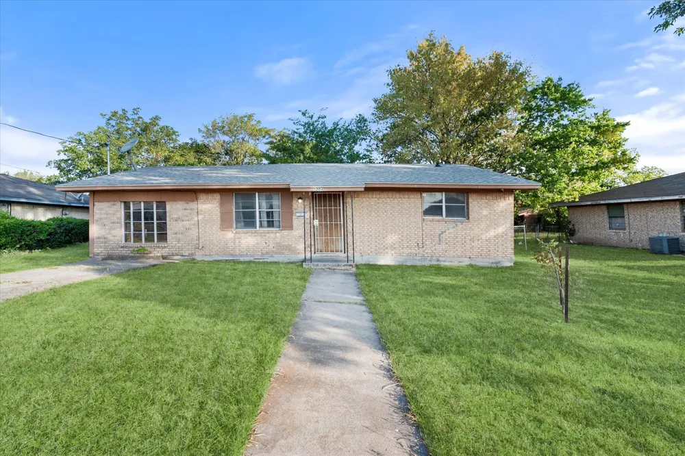 1204 E 13th Avenue Corsicana, TX 75110