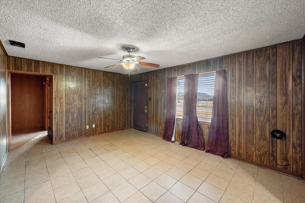 1204 E 13th Avenue Corsicana, TX 75110