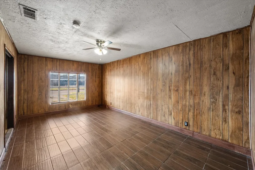 1204 E 13th Avenue Corsicana, TX 75110