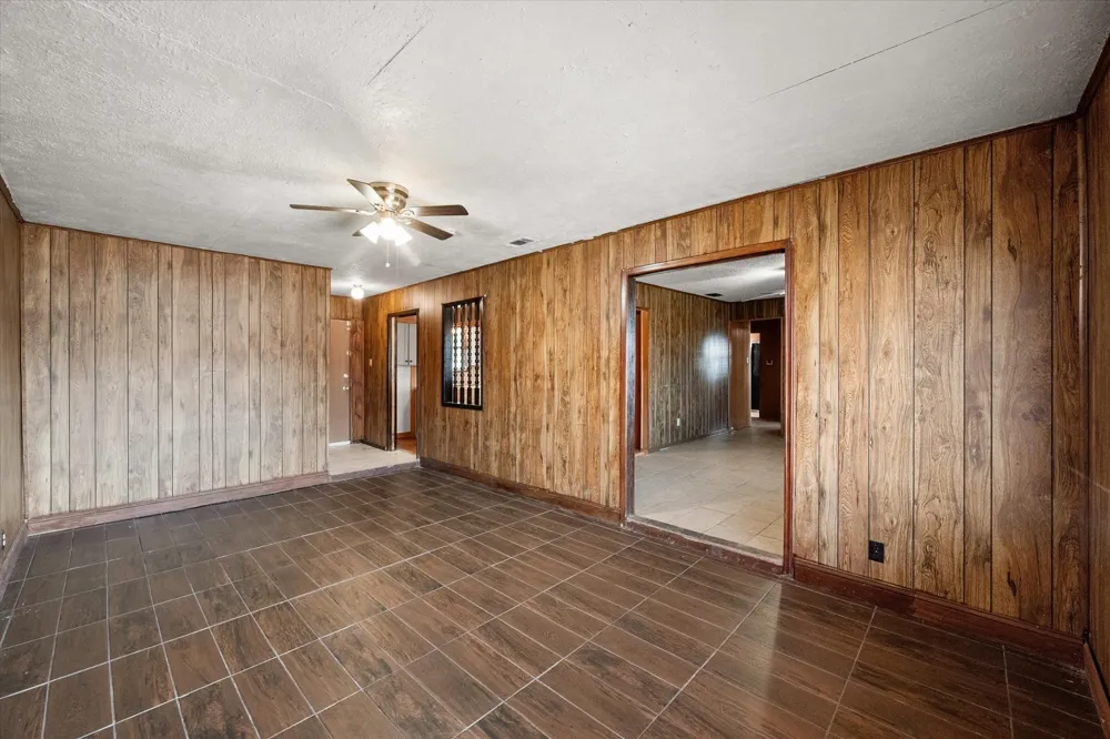1204 E 13th Avenue Corsicana, TX 75110