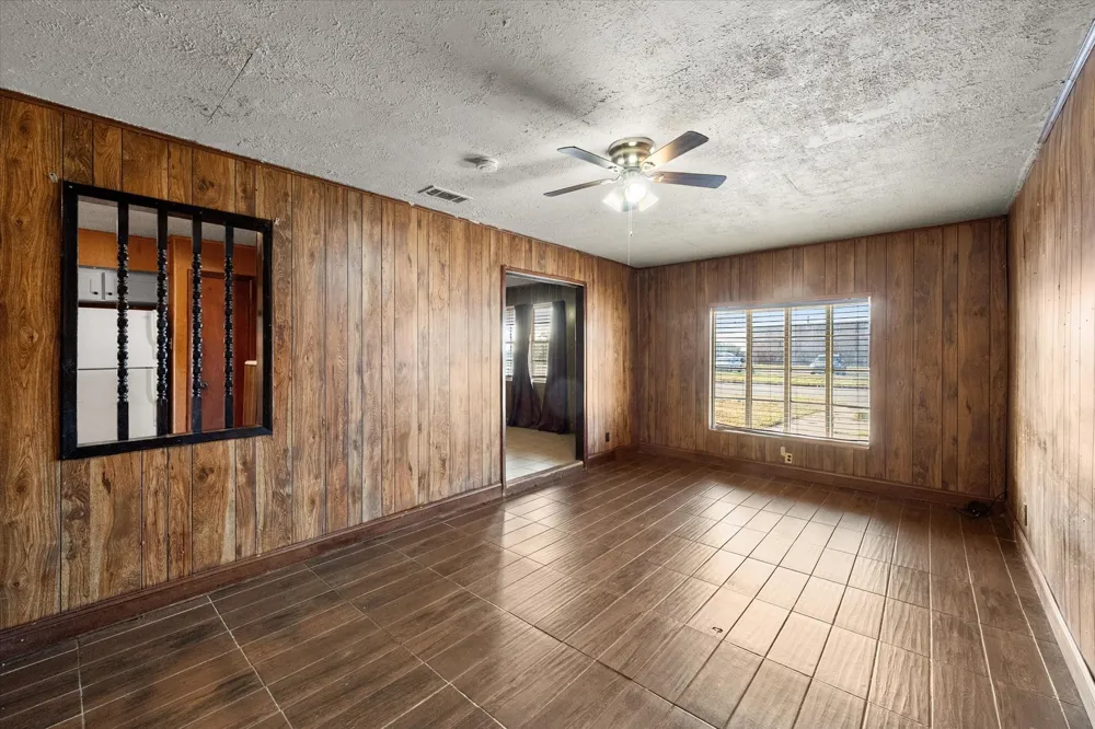 1204 E 13th Avenue Corsicana, TX 75110