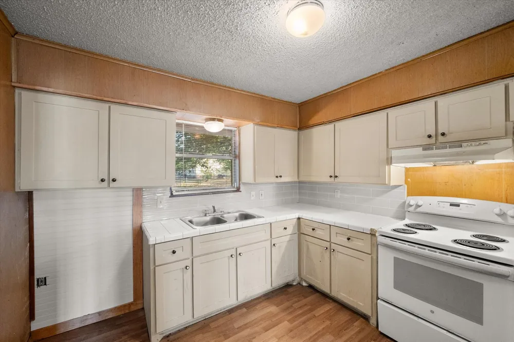 1204 E 13th Avenue Corsicana, TX 75110