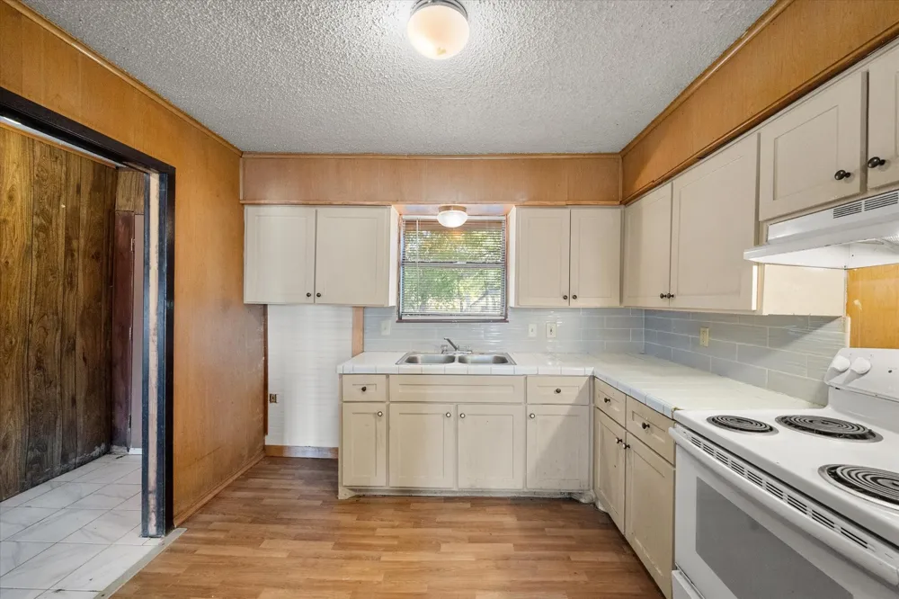 1204 E 13th Avenue Corsicana, TX 75110