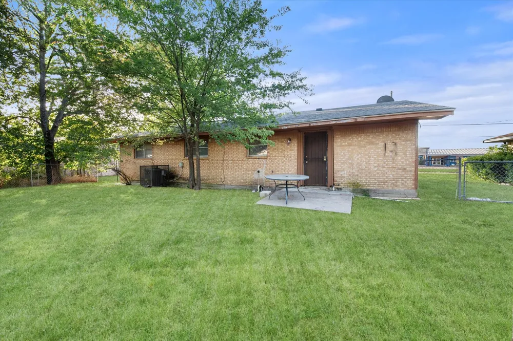 1204 E 13th Avenue Corsicana, TX 75110