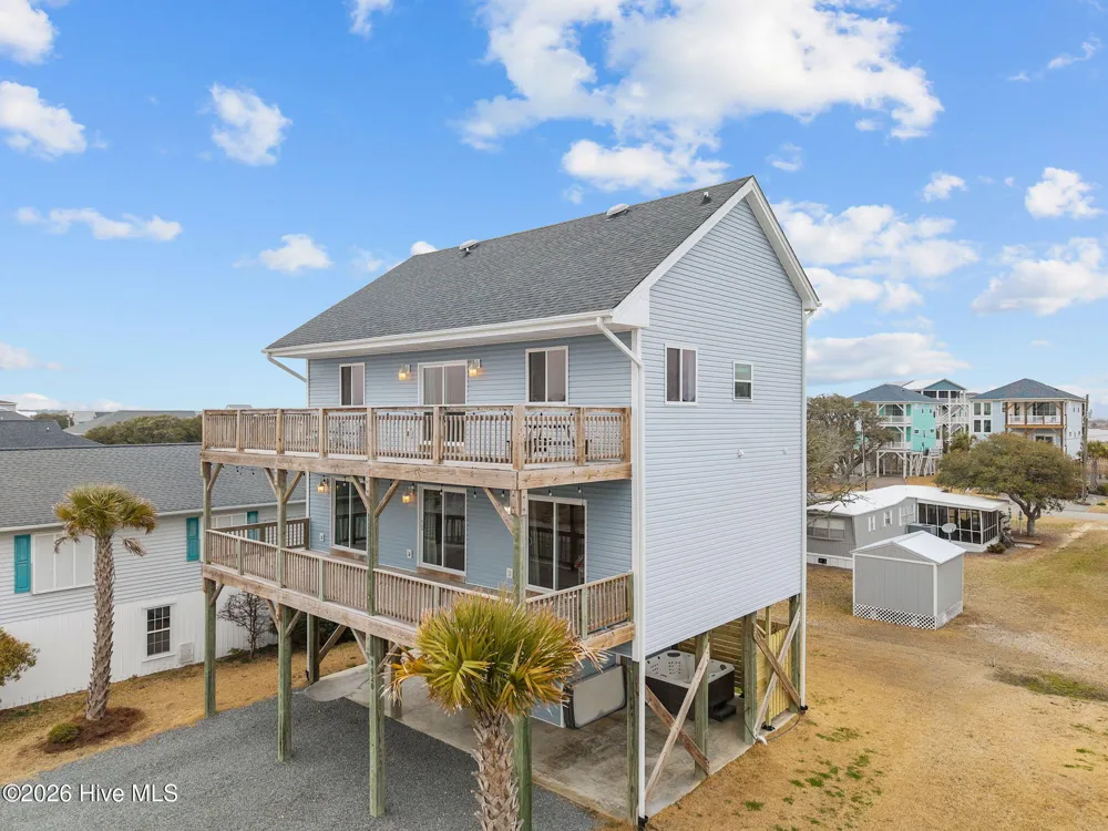 8020 8th Street Surf City, NC 28445