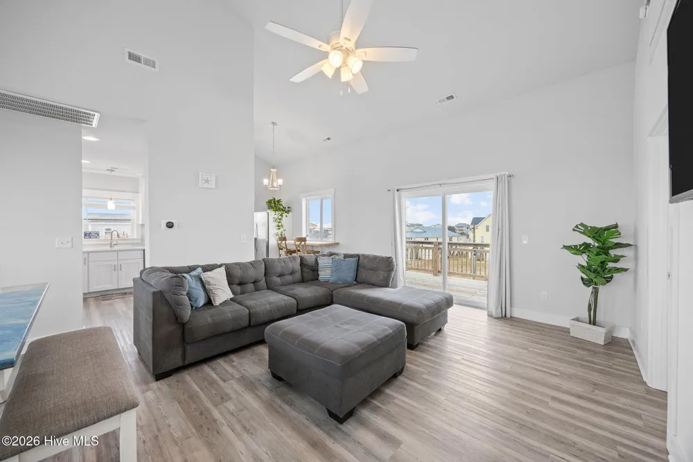 8020 8th Street Surf City, NC 28445