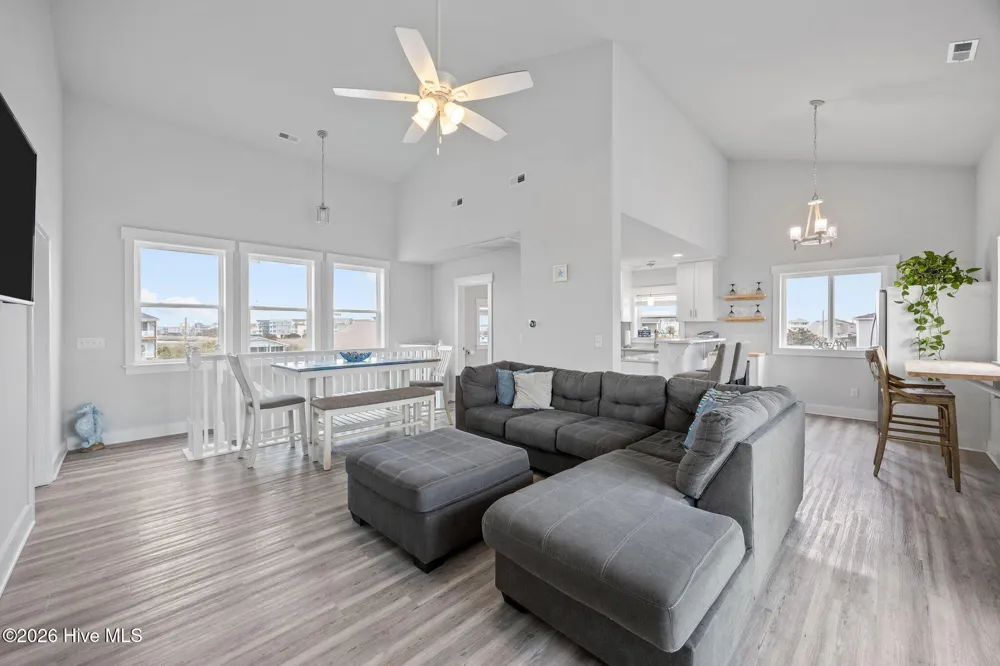 8020 8th Street Surf City, NC 28445