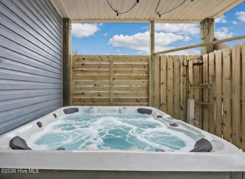 8020 8th Street Surf City, NC 28445