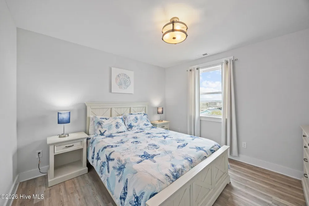 8020 8th Street Surf City, NC 28445