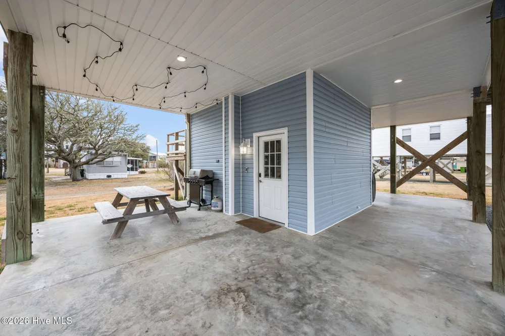 8020 8th Street Surf City, NC 28445
