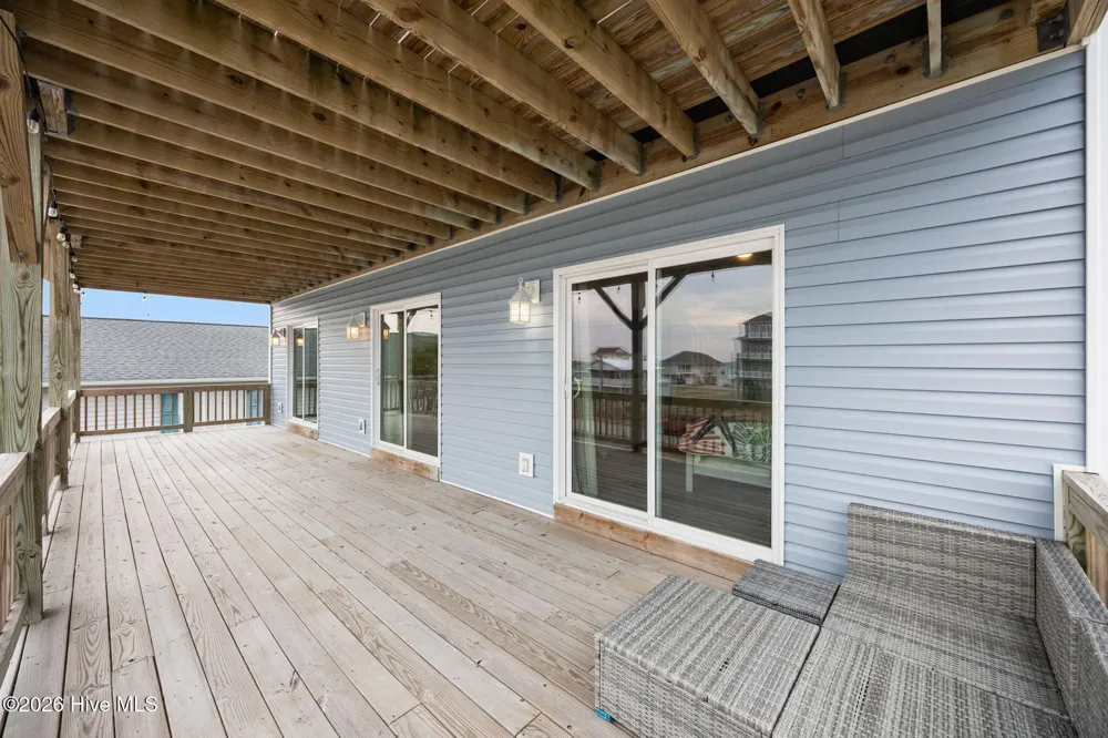 8020 8th Street Surf City, NC 28445
