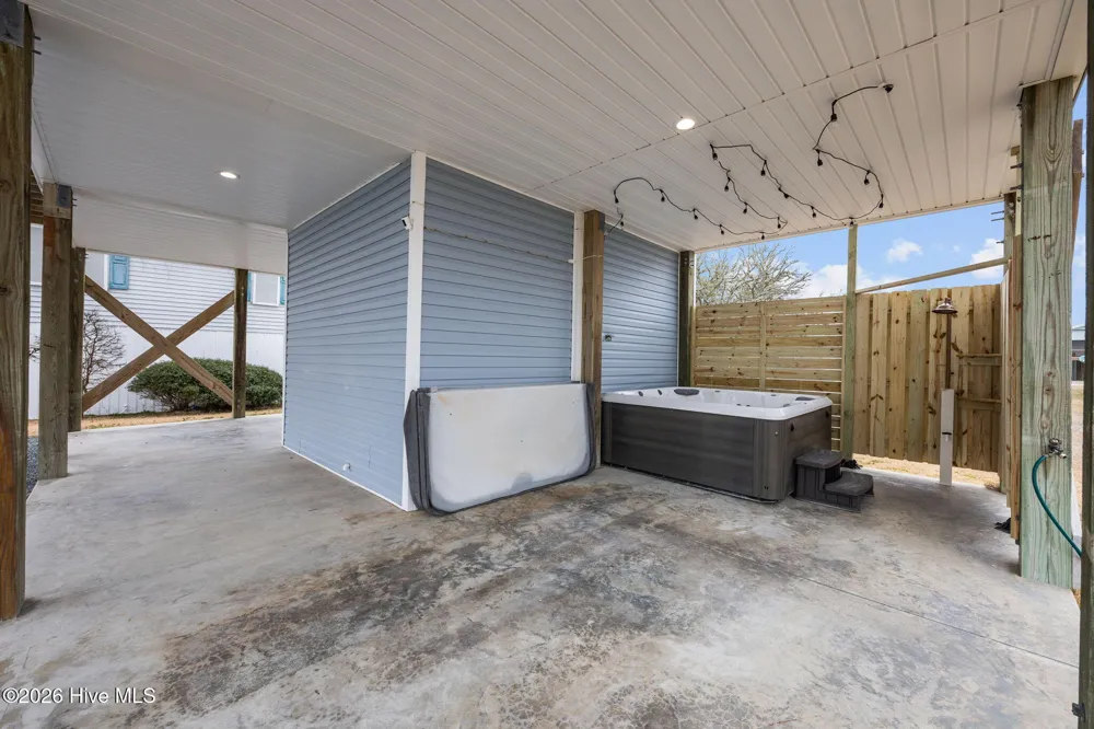 8020 8th Street Surf City, NC 28445