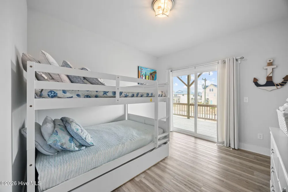 8020 8th Street Surf City, NC 28445