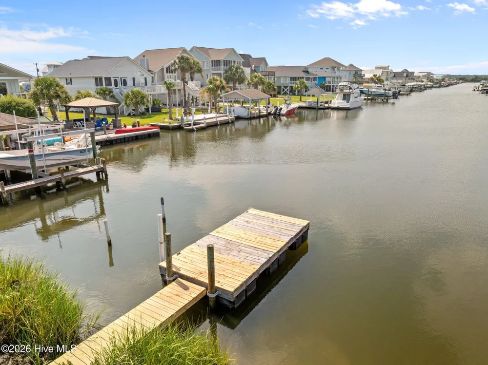 8020 8th Street Surf City, NC 28445