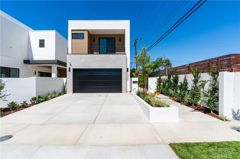 8251 Friesland Drive Huntington Beach, CA 92646