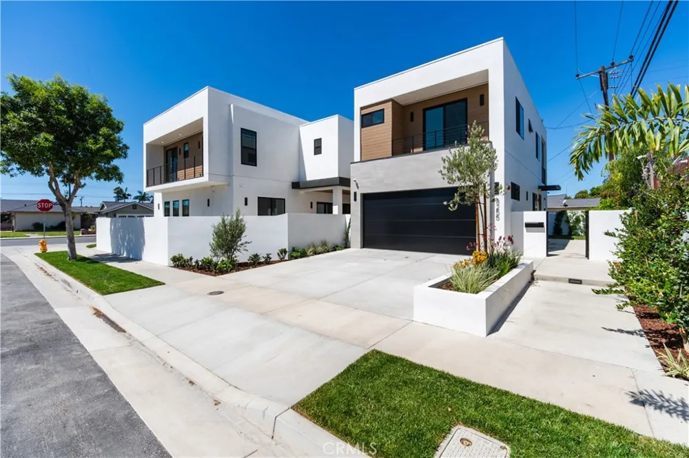 8251 Friesland Drive Huntington Beach, CA 92646