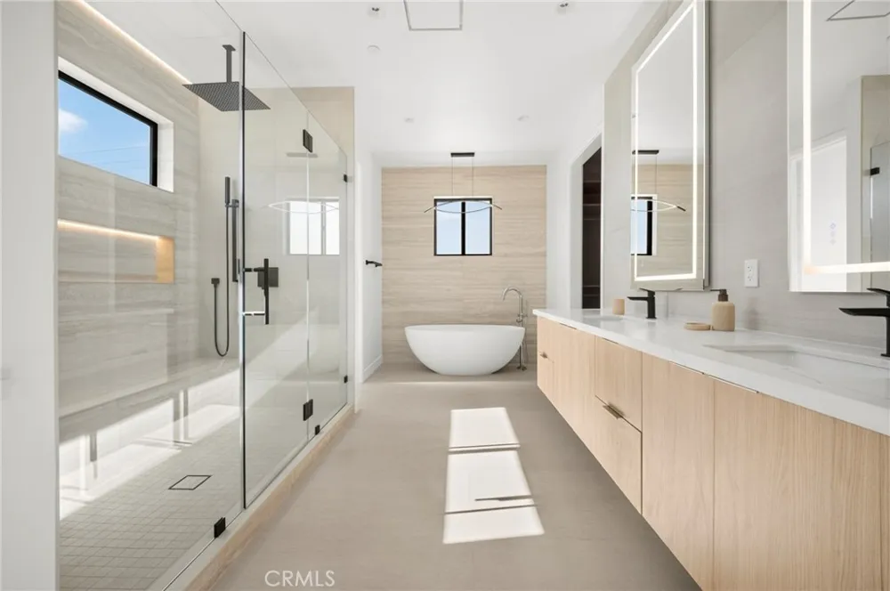 8251 Friesland Drive Huntington Beach, CA 92646
