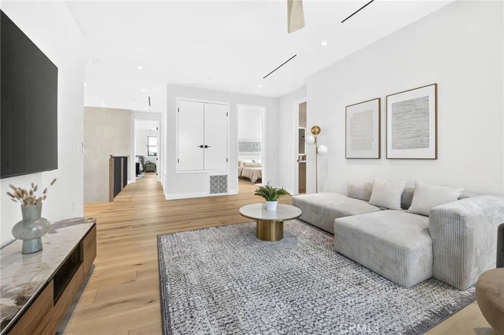 8251 Friesland Drive Huntington Beach, CA 92646