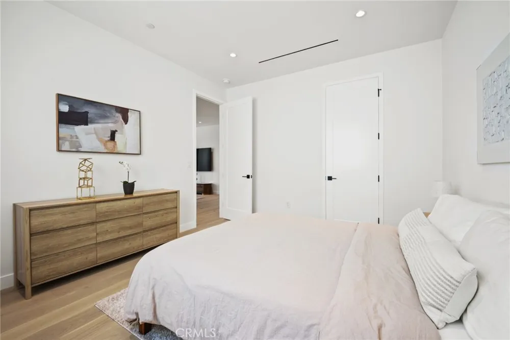 8251 Friesland Drive Huntington Beach, CA 92646