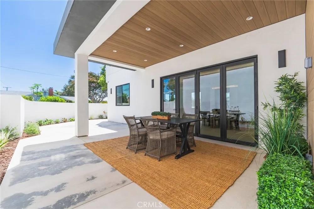 8251 Friesland Drive Huntington Beach, CA 92646