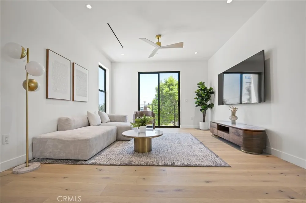 8251 Friesland Drive Huntington Beach, CA 92646