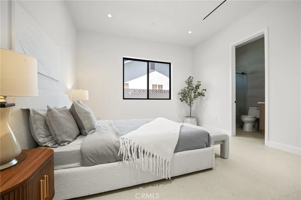 8251 Friesland Drive Huntington Beach, CA 92646