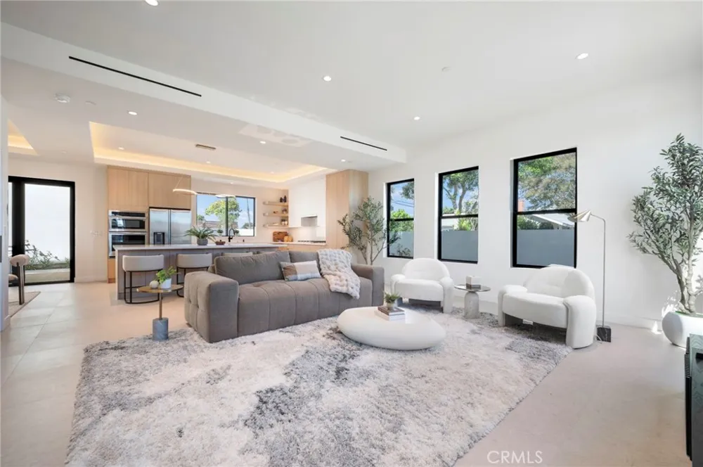 8251 Friesland Drive Huntington Beach, CA 92646