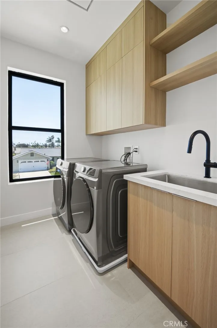 8251 Friesland Drive Huntington Beach, CA 92646
