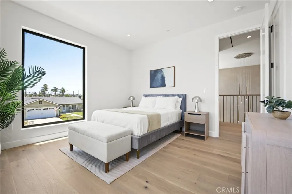 8251 Friesland Drive Huntington Beach, CA 92646