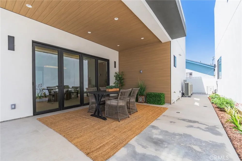 8251 Friesland Drive Huntington Beach, CA 92646