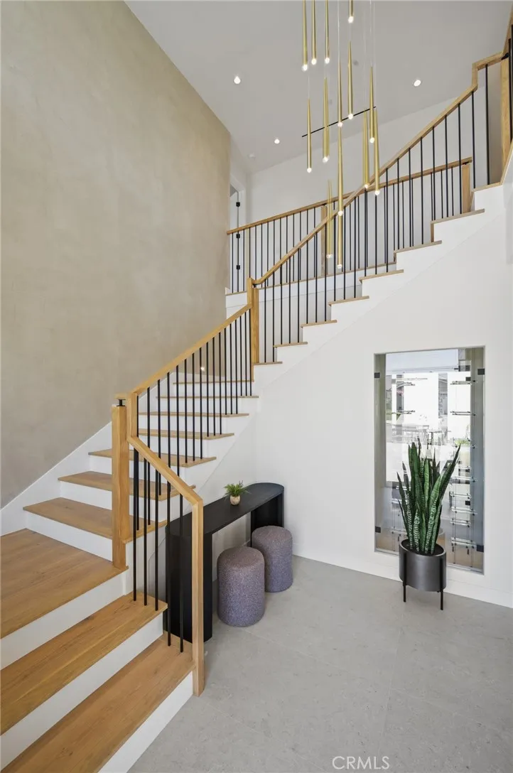 8251 Friesland Drive Huntington Beach, CA 92646