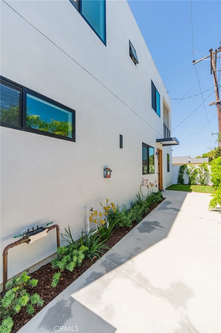 8251 Friesland Drive Huntington Beach, CA 92646