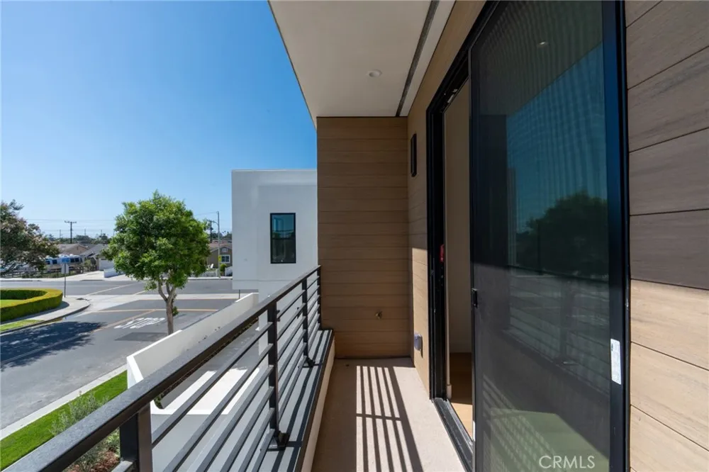 8251 Friesland Drive Huntington Beach, CA 92646