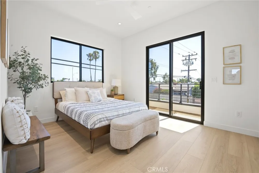 8251 Friesland Drive Huntington Beach, CA 92646