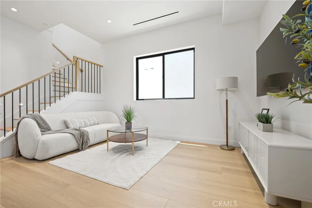 8251 Friesland Drive Huntington Beach, CA 92646