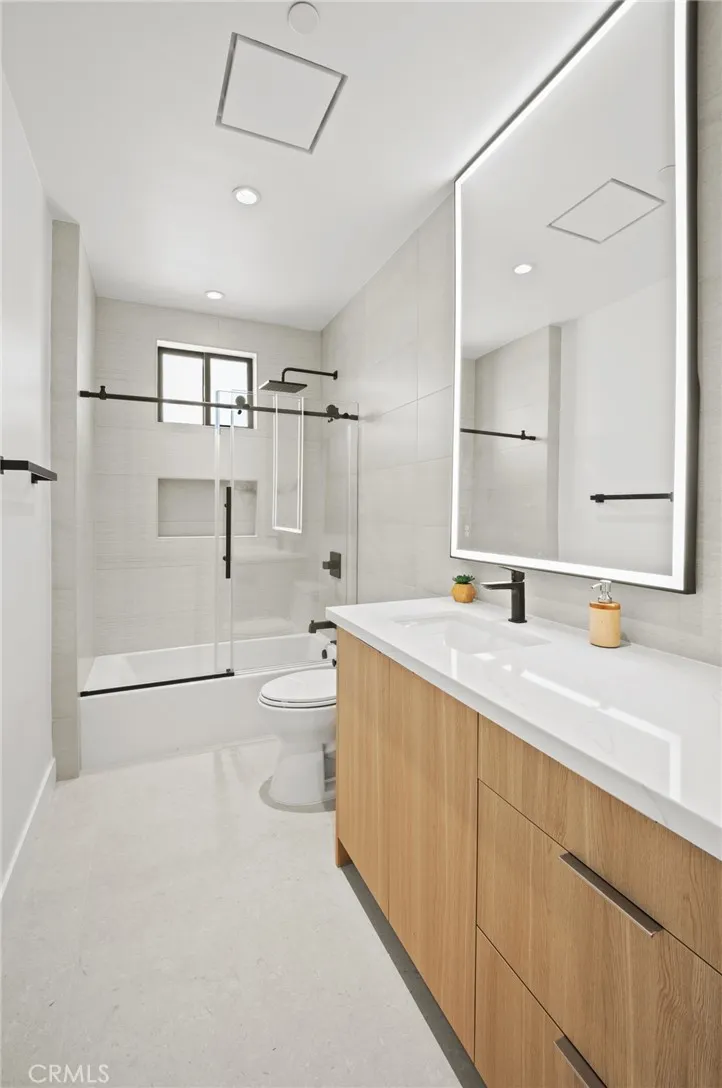 8251 Friesland Drive Huntington Beach, CA 92646