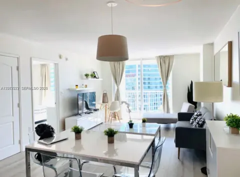 1200 Brickell Bay Dr #3705