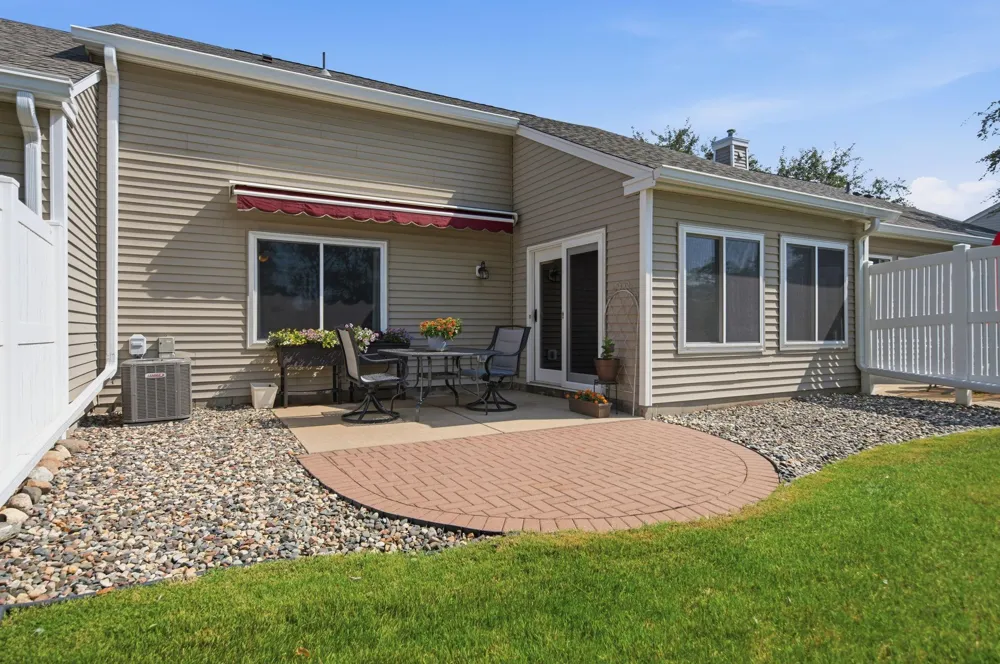 761 Markgrafs Lake Draw Woodbury, MN 55129
