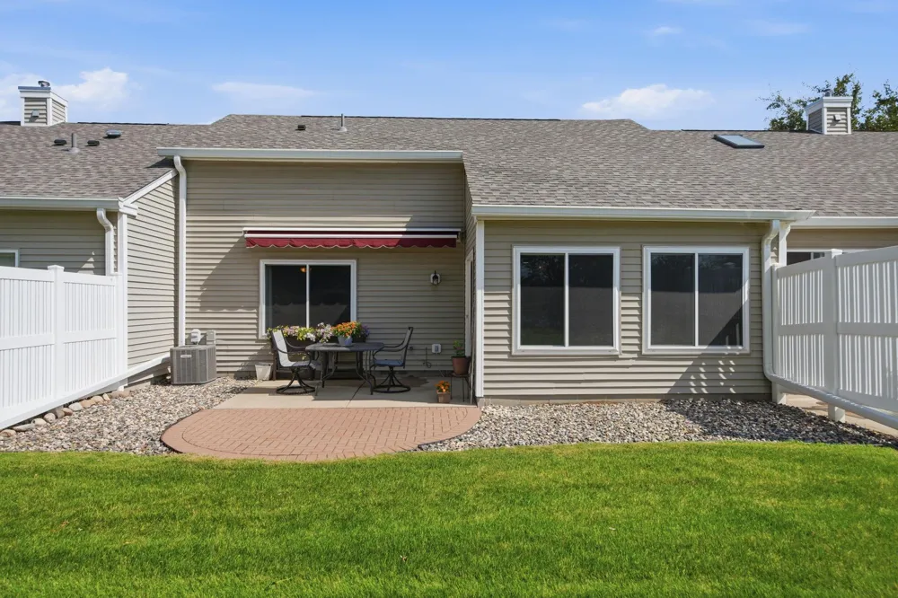 761 Markgrafs Lake Draw Woodbury, MN 55129