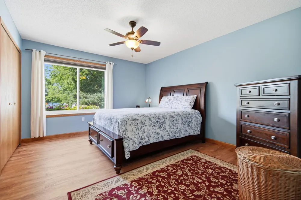 761 Markgrafs Lake Draw Woodbury, MN 55129