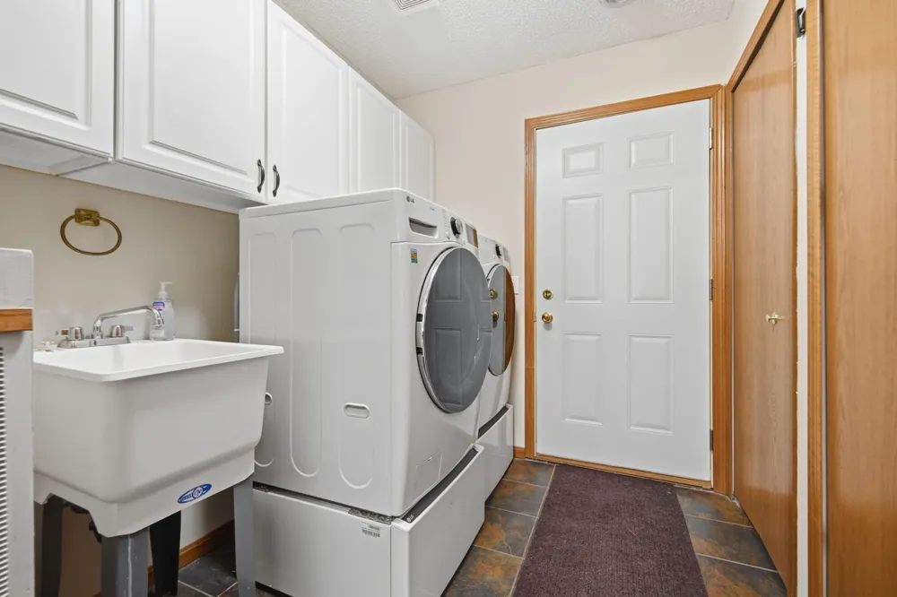 761 Markgrafs Lake Draw Woodbury, MN 55129