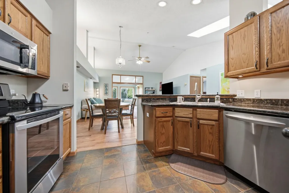 761 Markgrafs Lake Draw Woodbury, MN 55129