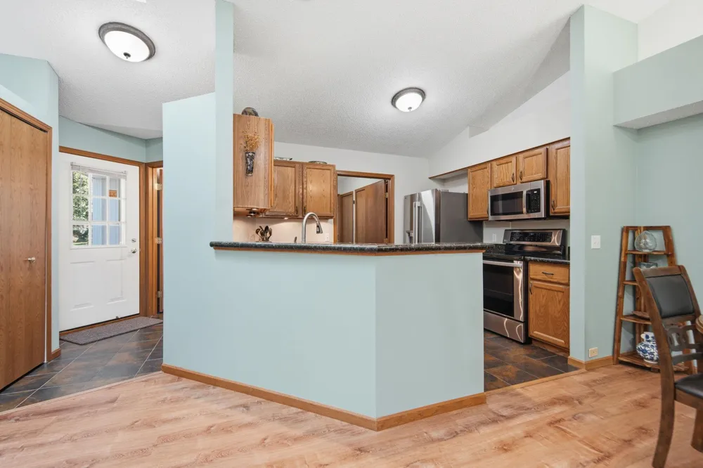 761 Markgrafs Lake Draw Woodbury, MN 55129
