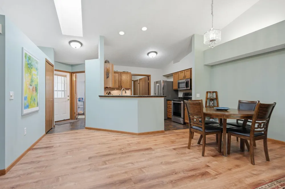 761 Markgrafs Lake Draw Woodbury, MN 55129