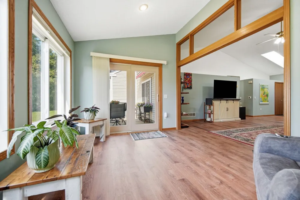 761 Markgrafs Lake Draw Woodbury, MN 55129