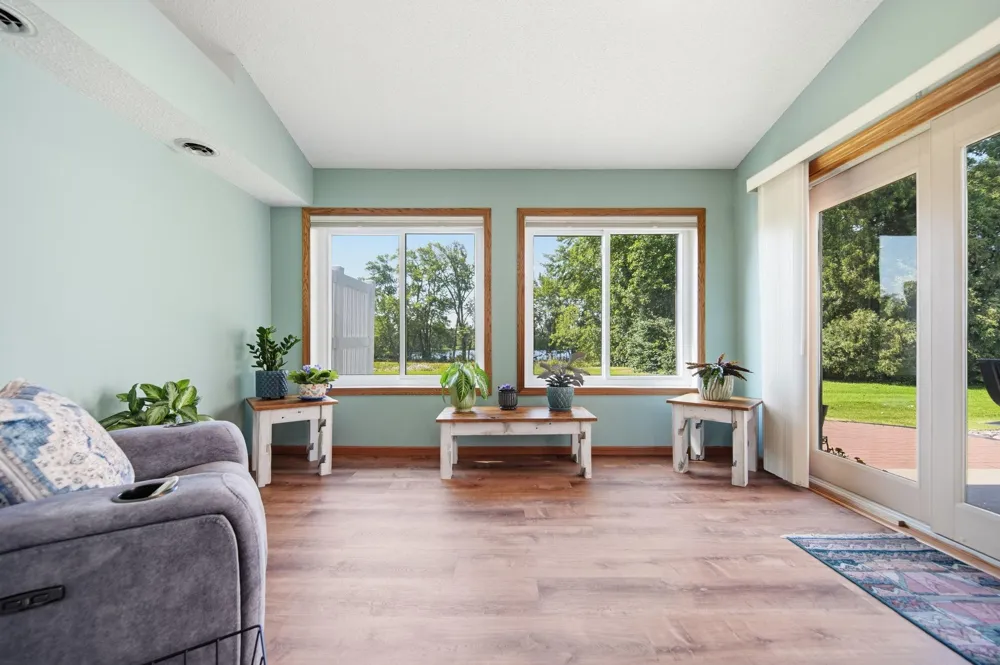 761 Markgrafs Lake Draw Woodbury, MN 55129