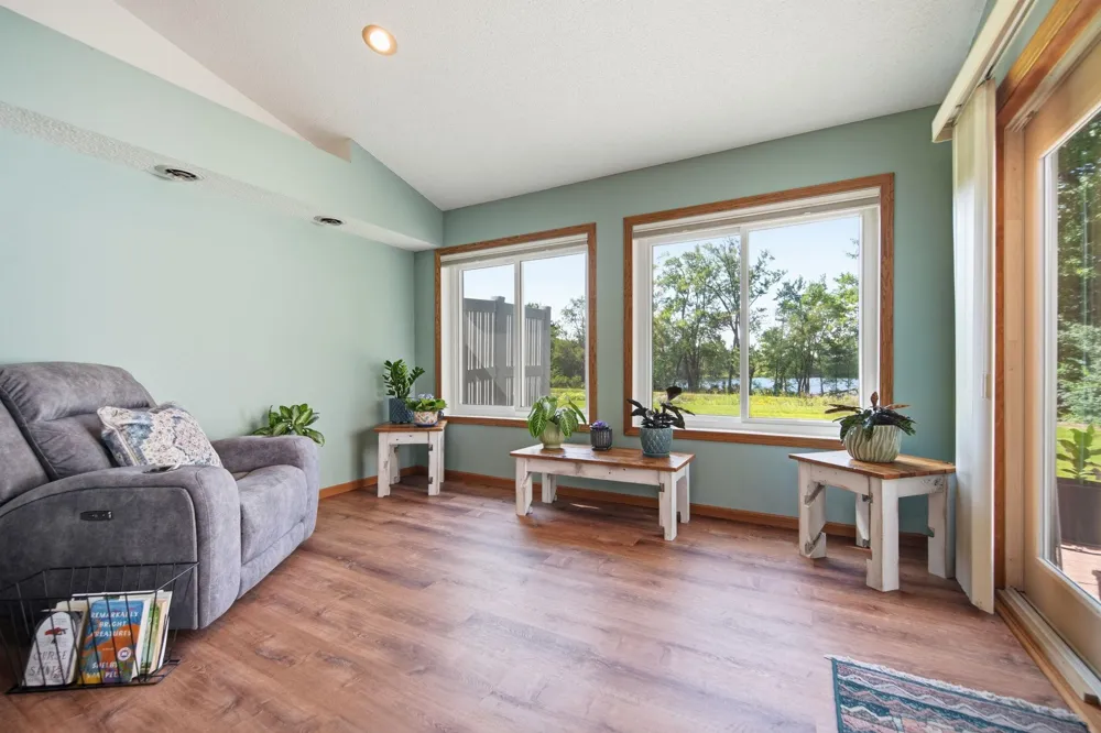761 Markgrafs Lake Draw Woodbury, MN 55129