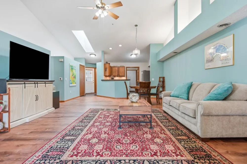 761 Markgrafs Lake Draw Woodbury, MN 55129