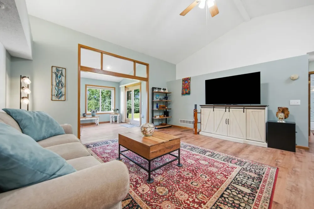 761 Markgrafs Lake Draw Woodbury, MN 55129